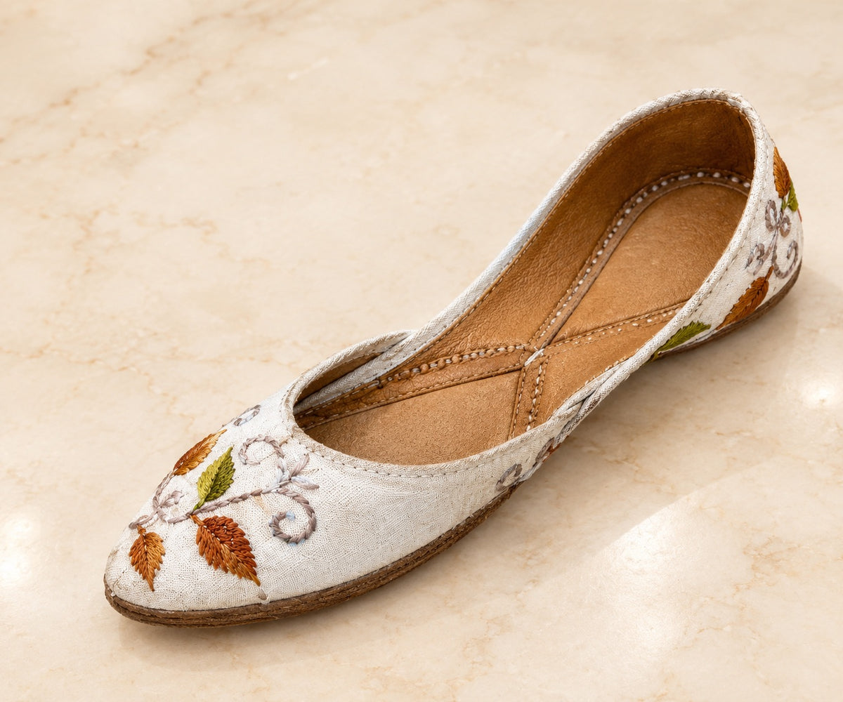 Traditional Elegance Embroidered Jutti / Khussas