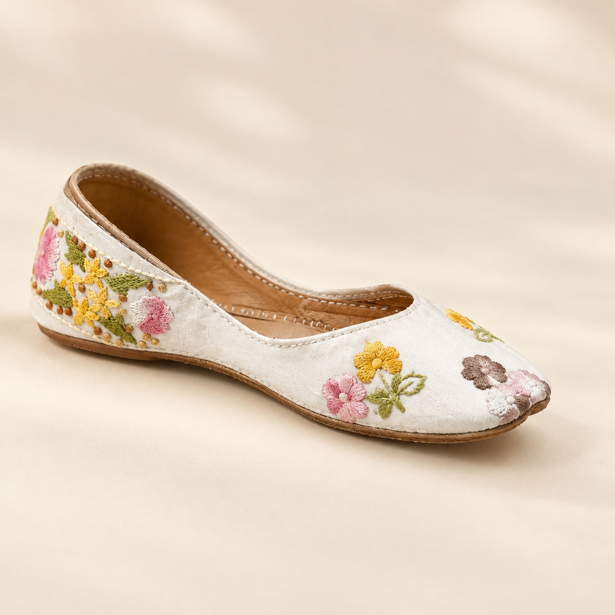 Traditional Elegance Embroidered Jutti / Khussas