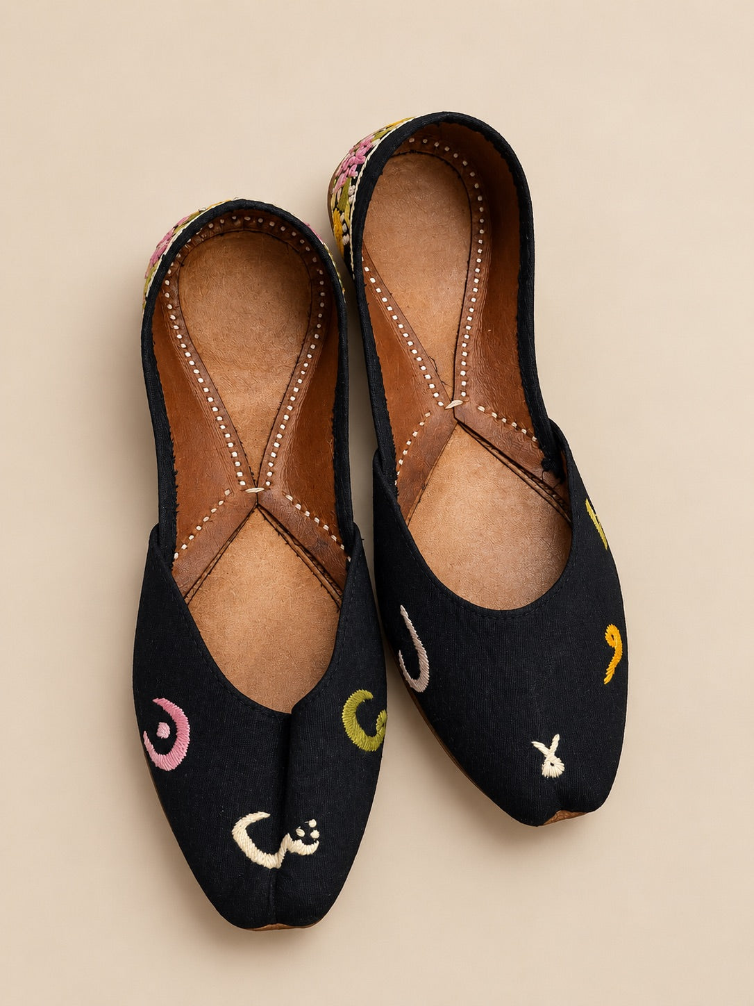 Traditional Elegance Embroidered Jutti / Khussas